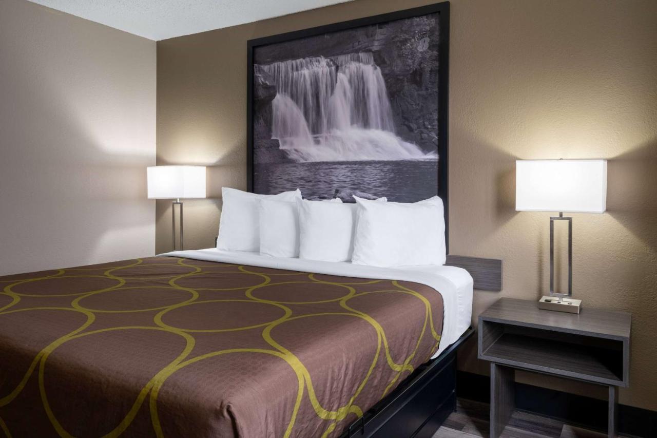 Super 8 By Wyndham Hotel