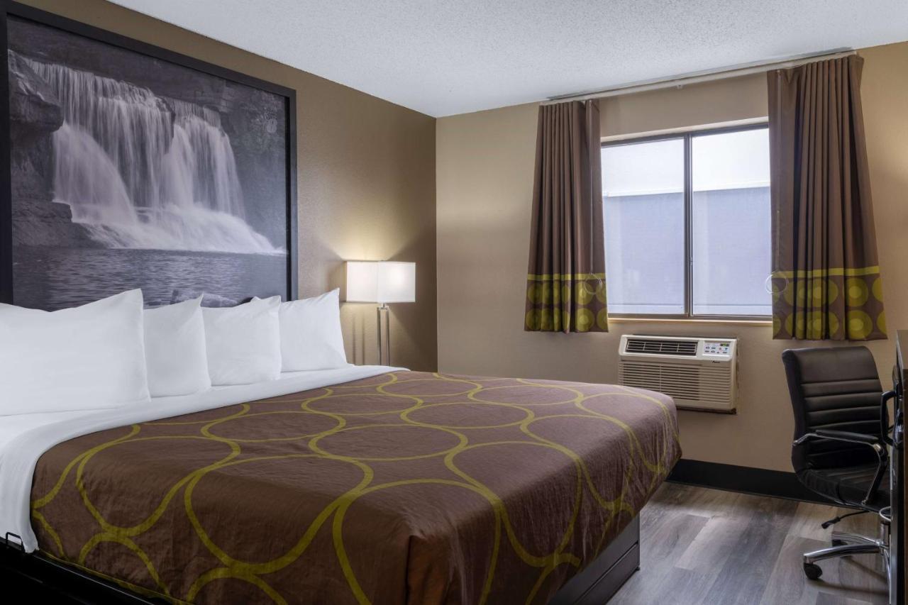 Super 8 By Wyndham Hotel 2*