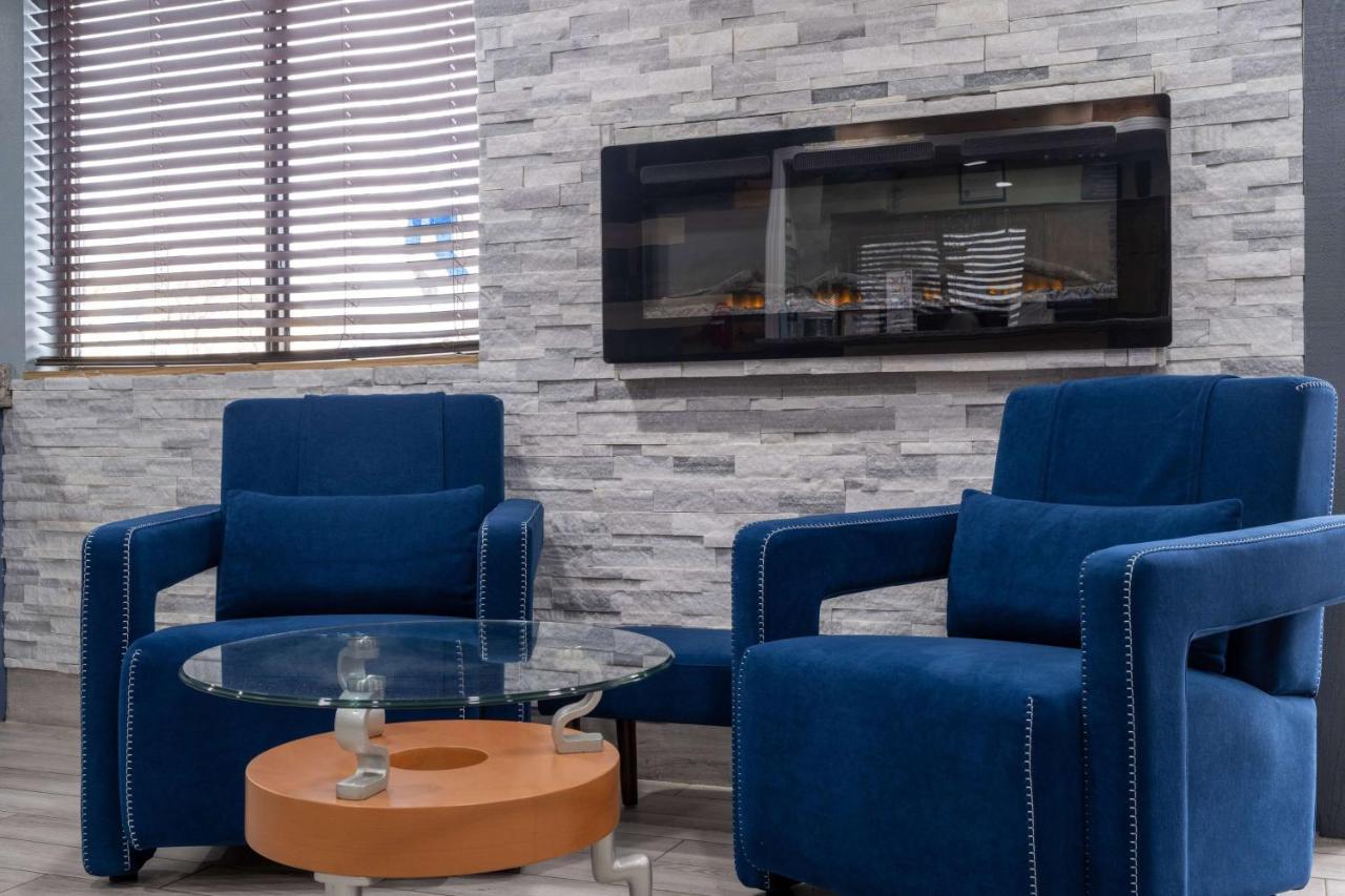 Super 8 By Wyndham Hotel