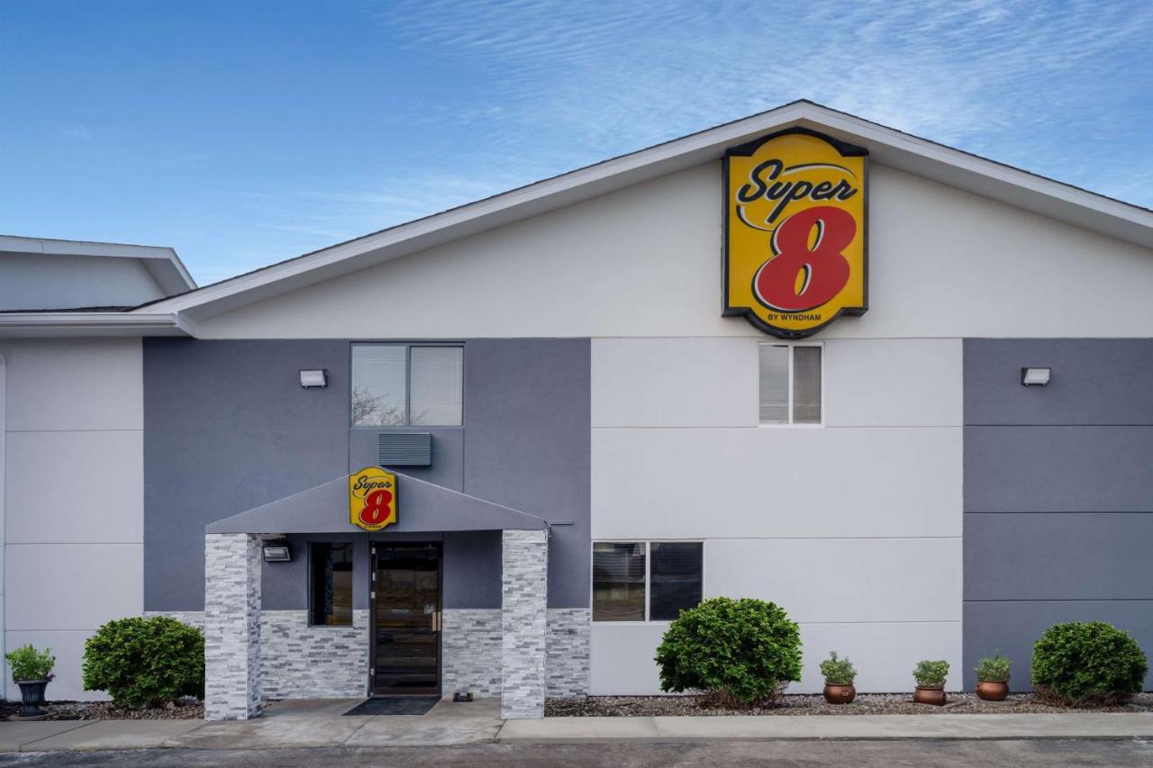 Super 8 By Wyndham Hotel 2*